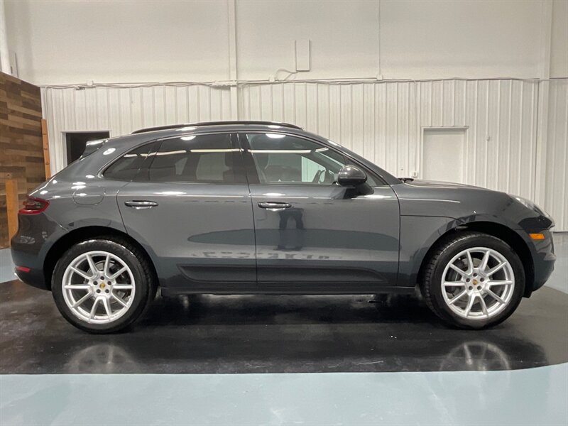 2018 Porsche Macan AWD / Sport Chrono Pkg / Pano Roof / 80K Miles  / Sport Chrono Pkg - Photo 4 - Gladstone, OR 97027