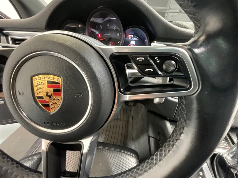 2018 Porsche Macan AWD / Sport Chrono Pkg / Pano Roof / 80K Miles  / Sport Chrono Pkg - Photo 45 - Gladstone, OR 97027