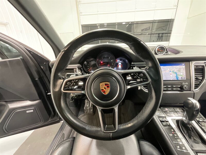 2018 Porsche Macan AWD / Sport Chrono Pkg / Pano Roof / 80K Miles  / Sport Chrono Pkg - Photo 46 - Gladstone, OR 97027