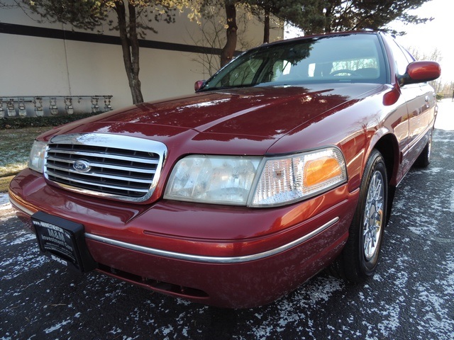 1999 Ford Crown Victoria LX Luxury Sedan / Clean Title / Low Miles   - Photo 35 - Portland, OR 97217