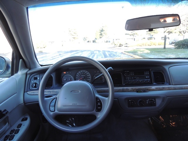 1999 Ford Crown Victoria LX Luxury Sedan / Clean Title / Low Miles   - Photo 26 - Portland, OR 97217