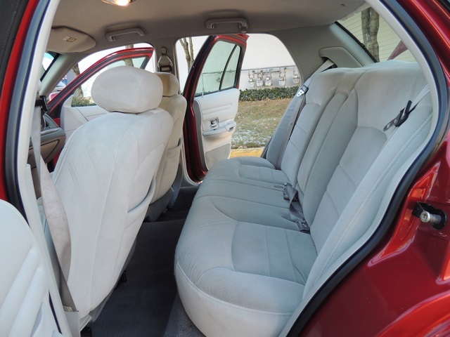 1999 Ford Crown Victoria LX Luxury Sedan / Clean Title / Low Miles   - Photo 21 - Portland, OR 97217