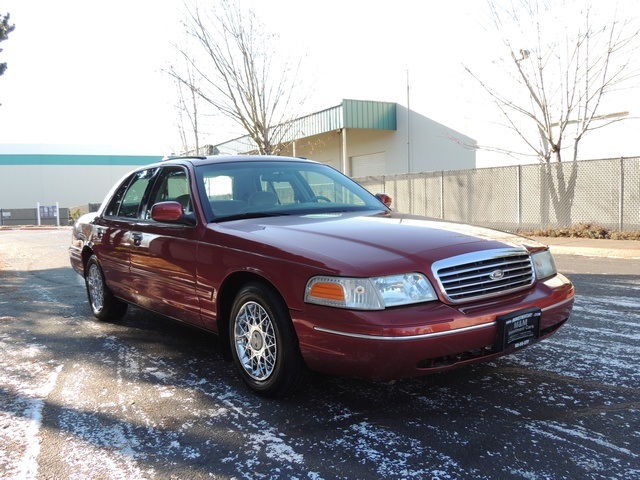 1999 Ford Crown Victoria LX Luxury Sedan / Clean Title / Low Miles   - Photo 7 - Portland, OR 97217