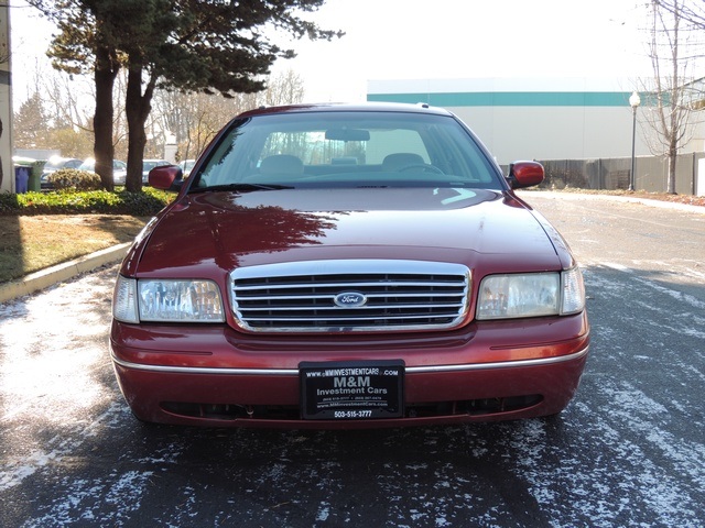 1999 Ford Crown Victoria LX Luxury Sedan / Clean Title / Low Miles   - Photo 8 - Portland, OR 97217