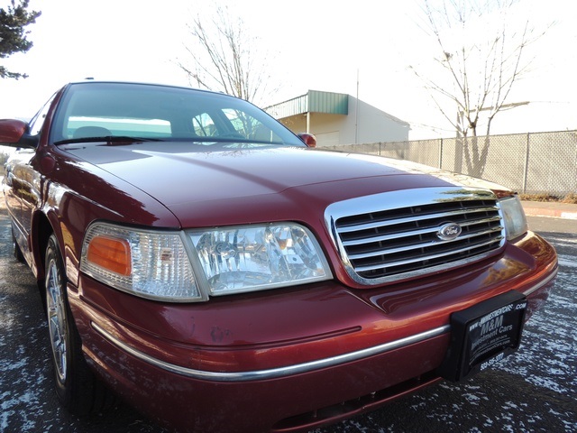 1999 Ford Crown Victoria LX Luxury Sedan / Clean Title / Low Miles   - Photo 36 - Portland, OR 97217