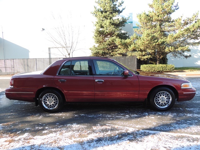 1999 Ford Crown Victoria LX Luxury Sedan / Clean Title / Low Miles   - Photo 6 - Portland, OR 97217