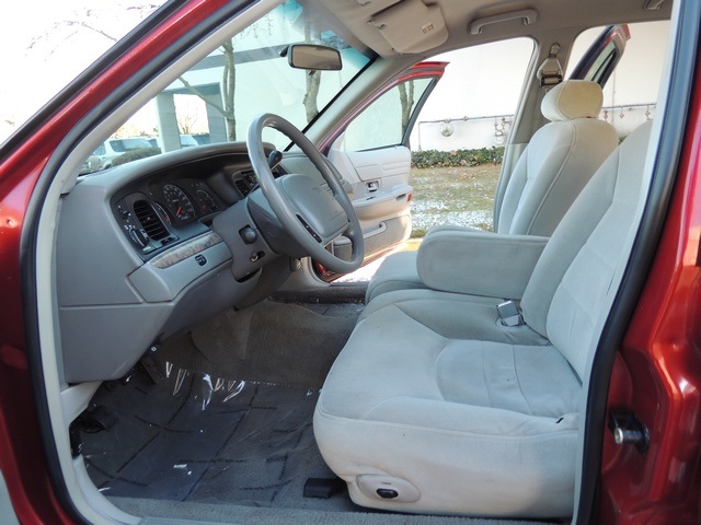 1999 Ford Crown Victoria LX Luxury Sedan / Clean Title / Low Miles   - Photo 20 - Portland, OR 97217