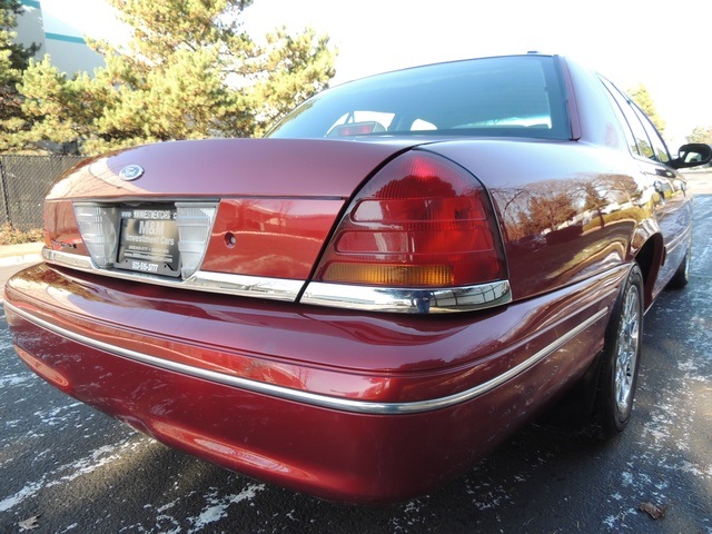 1999 Ford Crown Victoria LX Luxury Sedan / Clean Title / Low Miles   - Photo 37 - Portland, OR 97217