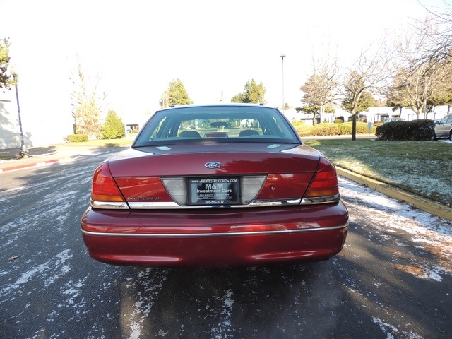 1999 Ford Crown Victoria LX Luxury Sedan / Clean Title / Low Miles   - Photo 4 - Portland, OR 97217