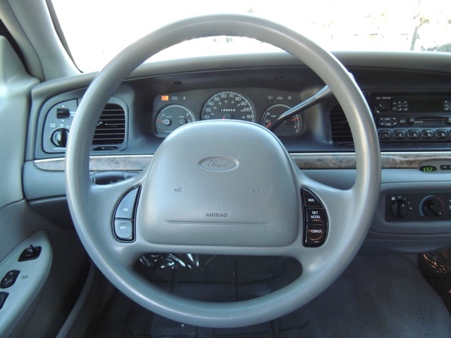 1999 Ford Crown Victoria LX Luxury Sedan / Clean Title / Low Miles   - Photo 27 - Portland, OR 97217