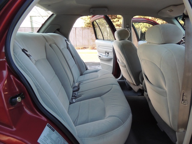 1999 Ford Crown Victoria LX Luxury Sedan / Clean Title / Low Miles   - Photo 23 - Portland, OR 97217