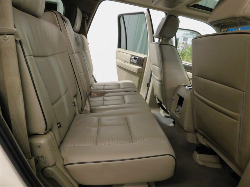 2007 Lincoln Navigator Ultimate Sport Utili   - Photo 13 - Gladstone, OR 97027