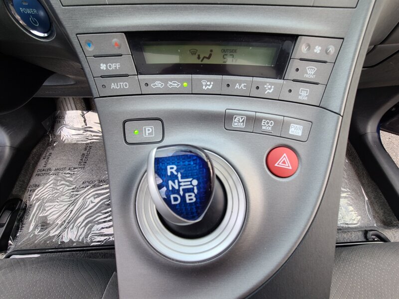 2013 Toyota Prius Three HYBRID / NAVi / CAM / SOLAR ROOF / 1-Owner / Blue-Tooth / Tilt-Slide Moon Roof / Local / Clean Title - Photo 42 - Portland, OR 97217