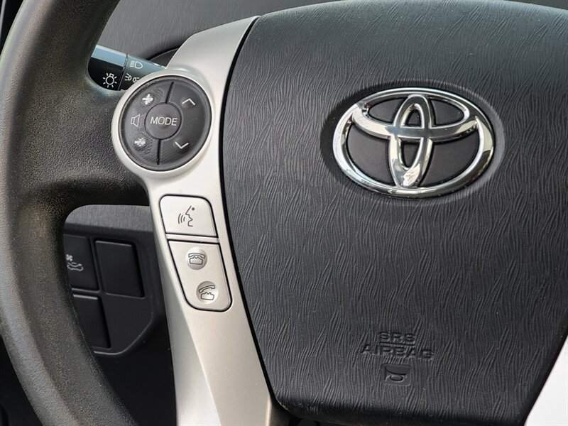 2013 Toyota Prius Three HYBRID / NAVi / CAM / SOLAR ROOF / 1-Owner / Blue-Tooth / Tilt-Slide Moon Roof / Local / Clean Title - Photo 33 - Portland, OR 97217