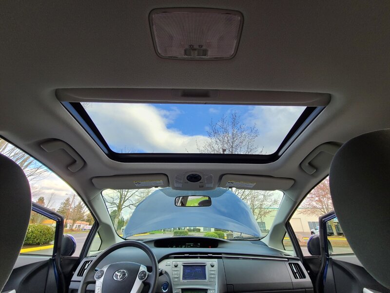 2013 Toyota Prius Three HYBRID / NAVi / CAM / SOLAR ROOF / 1-Owner / Blue-Tooth / Tilt-Slide Moon Roof / Local / Clean Title - Photo 21 - Portland, OR 97217