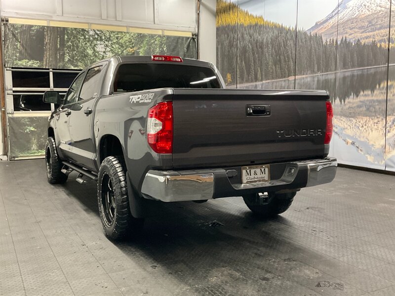 2018 Toyota Tundra SR5 CrewMax 4X4 / 5.7L V8 / LIFTED / 18,000 MILES  1-OWNER LOCAL TRUCK / TRD OFF ROAD PKG/RUST FREE / LIFTED / SHARP & CLEAN !! - Photo 8 - Gladstone, OR 97027