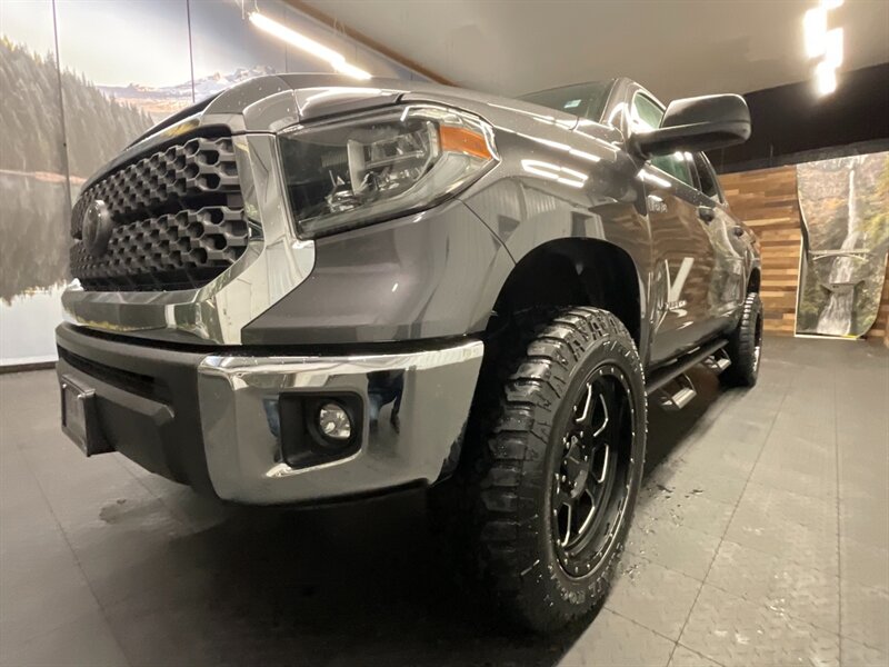 2018 Toyota Tundra SR5 CrewMax 4X4 / 5.7L V8 / LIFTED / 18,000 MILES  1-OWNER LOCAL TRUCK / TRD OFF ROAD PKG/RUST FREE / LIFTED / SHARP & CLEAN !! - Photo 9 - Gladstone, OR 97027