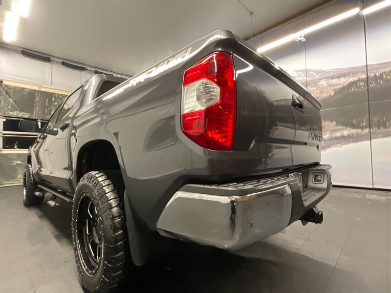 2018 Toyota Tundra SR5 CrewMax 4X4 / 5.7L V8 / LIFTED / 18,000 MILES  1-OWNER LOCAL TRUCK / TRD OFF ROAD PKG/RUST FREE / LIFTED / SHARP & CLEAN !! - Photo 11 - Gladstone, OR 97027