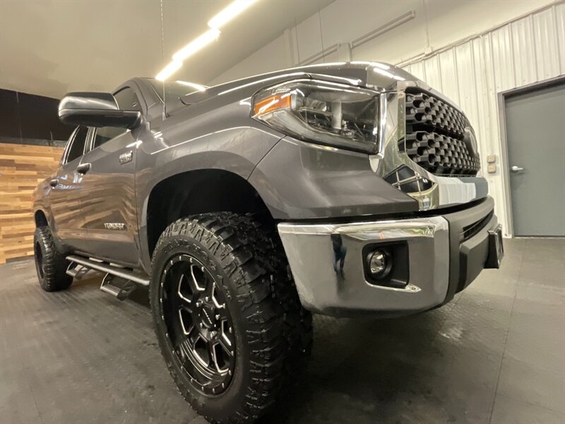 2018 Toyota Tundra SR5 CrewMax 4X4 / 5.7L V8 / LIFTED / 18,000 MILES  1-OWNER LOCAL TRUCK / TRD OFF ROAD PKG/RUST FREE / LIFTED / SHARP & CLEAN !! - Photo 10 - Gladstone, OR 97027