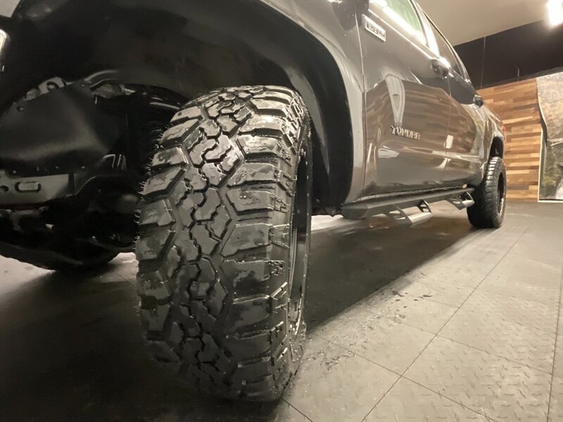 2018 Toyota Tundra SR5 CrewMax 4X4 / 5.7L V8 / LIFTED / 18,000 MILES  1-OWNER LOCAL TRUCK / TRD OFF ROAD PKG/RUST FREE / LIFTED / SHARP & CLEAN !! - Photo 24 - Gladstone, OR 97027