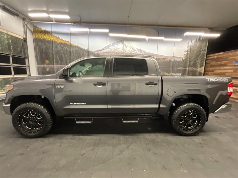 2018 Toyota Tundra SR5 CrewMax 4X4 / 5.7L V8 / LIFTED / 18,000 MILES  1-OWNER LOCAL TRUCK / TRD OFF ROAD PKG/RUST FREE / LIFTED / SHARP & CLEAN !! - Photo 3 - Gladstone, OR 97027