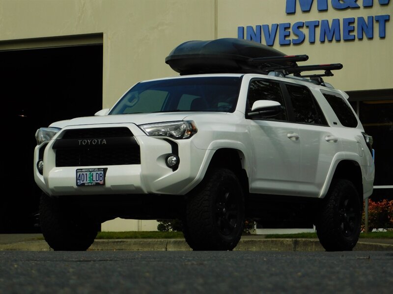 2018 Toyota 4Runner SR5 4X4 / Navigation / LIFTED / LOW LOW MILES   - Photo 47 - Portland, OR 97217