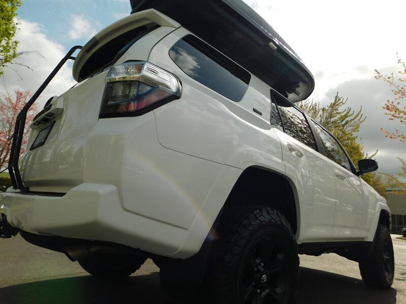 2018 Toyota 4Runner SR5 4X4 / Navigation / LIFTED / LOW LOW MILES   - Photo 26 - Portland, OR 97217