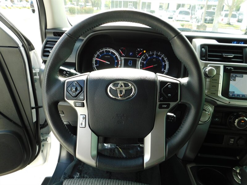 2018 Toyota 4Runner SR5 4X4 / Navigation / LIFTED / LOW LOW MILES   - Photo 40 - Portland, OR 97217