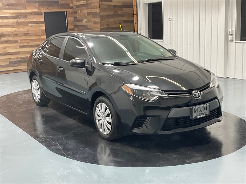 2016 Toyota Corolla LE Sedan / 4Cyl / 1-OWNER / Backup Camera  / Excel Cond - Photo 3 - Gladstone, OR 97027