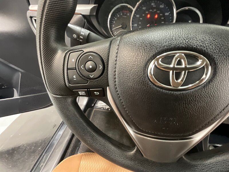 2016 Toyota Corolla LE Sedan / 4Cyl / 1-OWNER / Backup Camera  / Excel Cond - Photo 38 - Gladstone, OR 97027