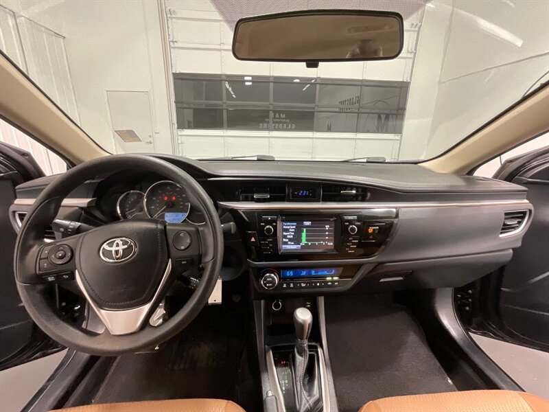 2016 Toyota Corolla LE Sedan / 4Cyl / 1-OWNER / Backup Camera  / Excel Cond - Photo 34 - Gladstone, OR 97027