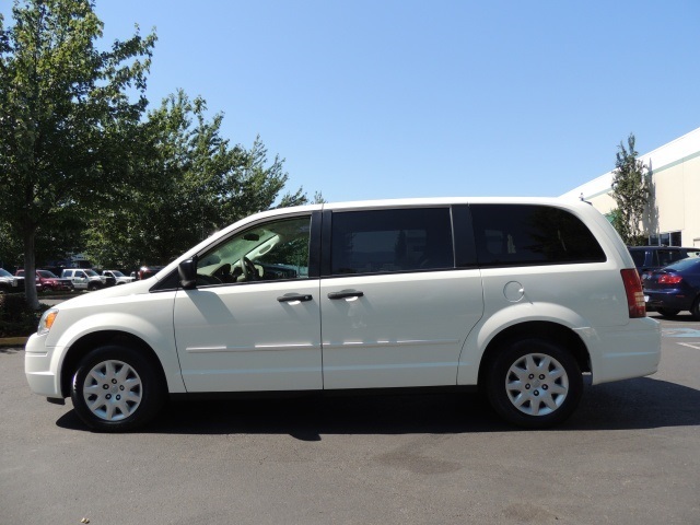 2008 Chrysler Town & Country LX/ Stow & Go Seats / Excel