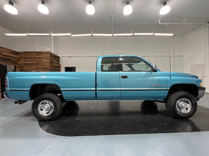 1996 Dodge Ram 2500 Laramie SLT 4X4 / 8.0L V10 /1-OWNER / 54,000 MILES  / NO RUST / CLEAN - Photo 4 - Gladstone, OR 97027