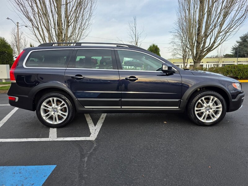 2016 Volvo XC70 T5 Platinum Cross Country AWD EVERY OPTION POSIBLE  / Heated Leather / Blind Spot / Adaptive Cruise / Lane Alert / NAVi / Park Assist - Photo 4 - Portland, OR 97217