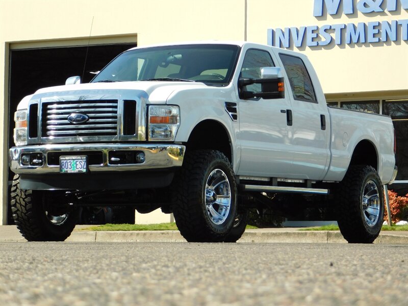 2010 Ford F-250 Super Duty XLT 4X4 / 6.8L V10 / 1-OWNER / LIFTED