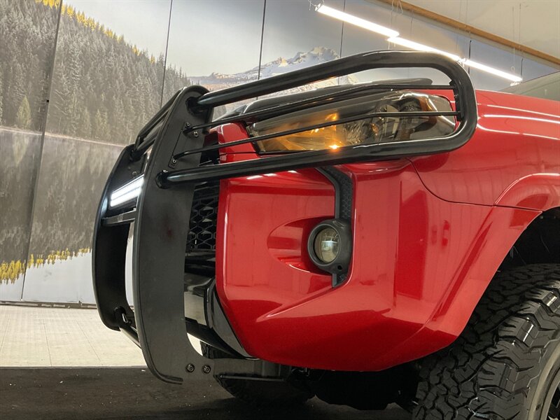 2020 Toyota 4Runner SR5  / LIFTED w. BF GOODRICH TIRES & TRD WHEELS / TRD Leather & Heated Seats / LUGGAGE RACK / GRILL GUARD w. LIGHT BAR / BLACKOUT PKG/39,000 MILES - Photo 9 - Gladstone, OR 97027