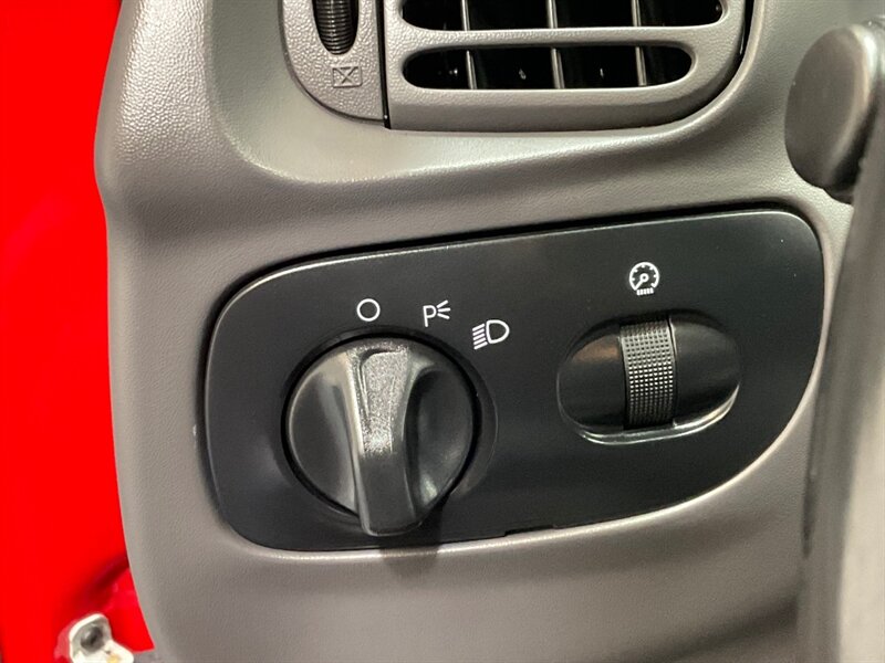 2003 Ford F-150 XL Regular Cab Flareside / 4.2L V6 / ZERO RUST / Towing Pkg / 2Dr Standard Cab / LOW MILES - Photo 15 - Gladstone, OR 97027