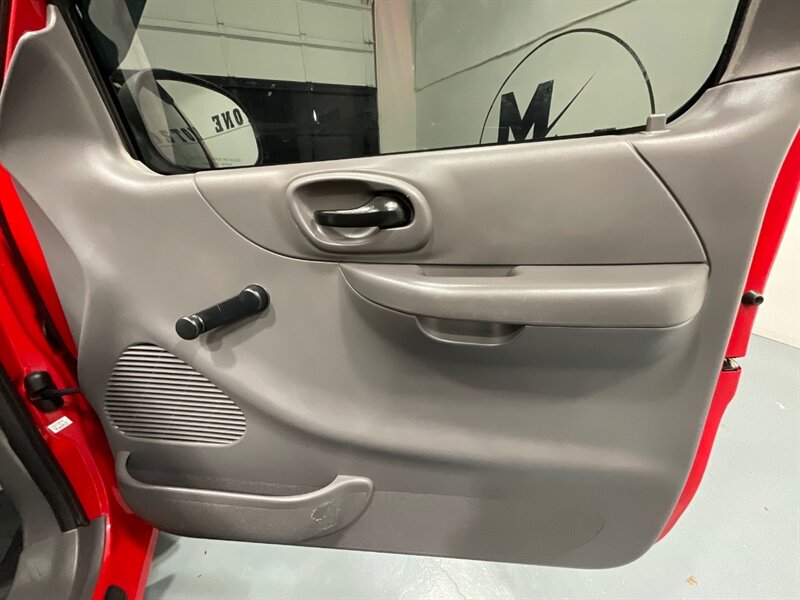 2003 Ford F-150 XL Regular Cab Flareside / 4.2L V6 / ZERO RUST / Towing Pkg / 2Dr Standard Cab / LOW MILES - Photo 34 - Gladstone, OR 97027