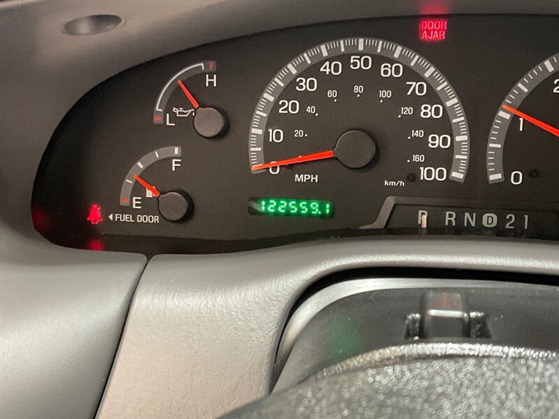 2003 Ford F-150 XL Regular Cab Flareside / 4.2L V6 / ZERO RUST / Towing Pkg / 2Dr Standard Cab / LOW MILES - Photo 42 - Gladstone, OR 97027