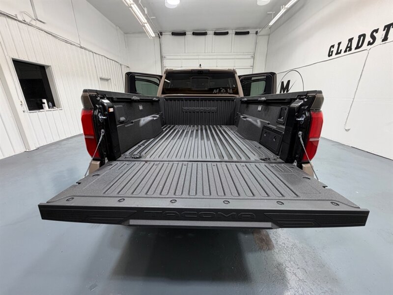 2026 Toyota Tacoma TRD Off-Road Premium 4X4 /Long Bed / 4,000 MILES /LONG BED ( 6FT) / Heated & Cooled Seats - Photo 10 - Gladstone, OR 97027