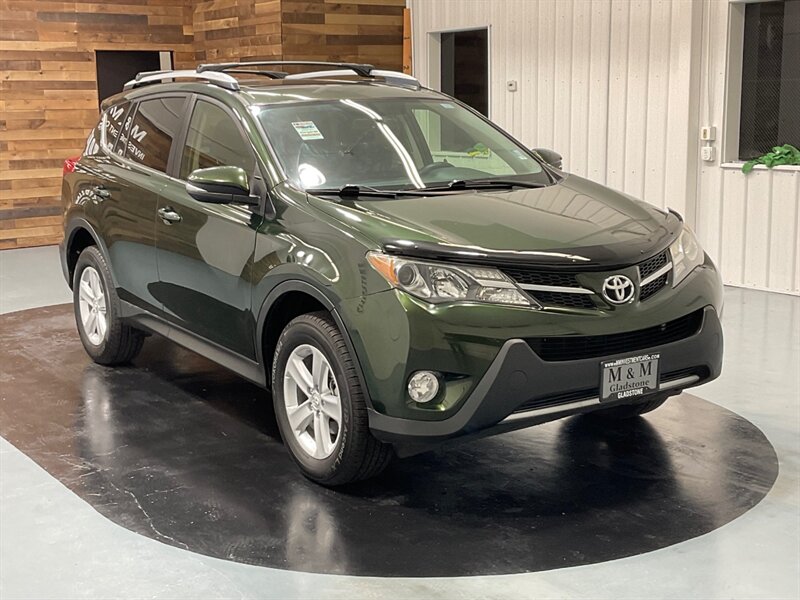 2013 Toyota RAV4 XLE Sport Utility AWD / Sunroof / Backup Camera  / LOCAL SUV - Photo 2 - Gladstone, OR 97027