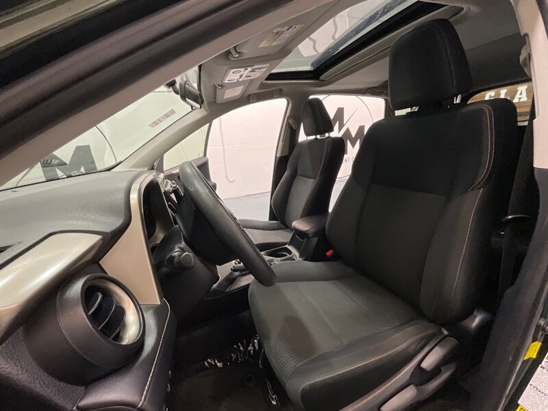 2013 Toyota RAV4 XLE Sport Utility AWD / Sunroof / Backup Camera  / LOCAL SUV - Photo 10 - Gladstone, OR 97027