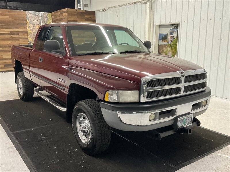 2001 Dodge Ram 2500 SLT 4X4 / 5.9L DIESEL / HEATED SEATS/ 127,000 MILE  / LOCAL OREGON TRUCK / RUST FREE / SUPER CLEAN / FRONT & REAR TOWING PKG - Photo 2 - Gladstone, OR 97027