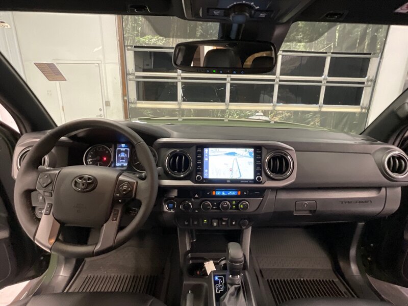 2022 Toyota Tacoma TRD Off-Road Premium 4X4 /Leather/LIFTED/ 5K MILES  / 1-OWNER LOCAL / FULLY LOADED / Leather , Sunroof , Heated Seats / Technology Pkg / CRAWL CONTROL / ONLY 5,000  MILES - Photo 19 - Gladstone, OR 97027