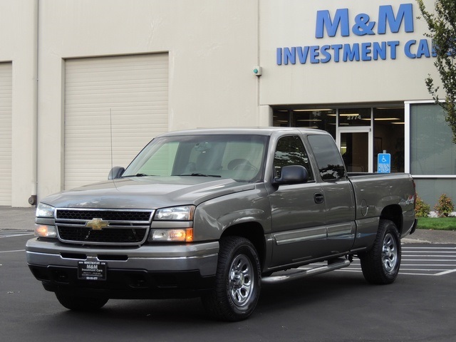 2006 Chevrolet Silverado 1500 LS / 4X4 / Extended Cab 4-Door / 5.3 Liter   - Photo 1 - Portland, OR 97217