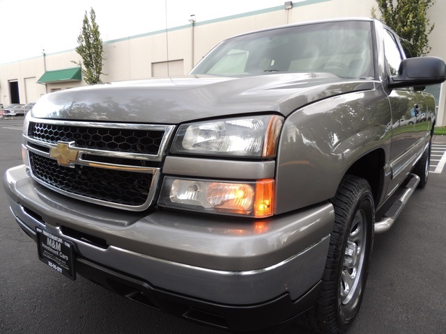 2006 Chevrolet Silverado 1500 LS / 4X4 / Extended Cab 4-Door / 5.3 Liter   - Photo 9 - Portland, OR 97217