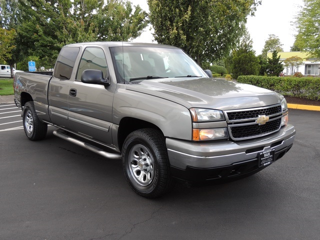 2006 Chevrolet Silverado 1500 LS / 4X4 / Extended Cab 4-Door / 5.3 Liter   - Photo 2 - Portland, OR 97217