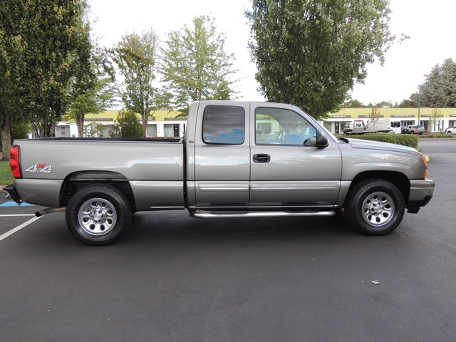 2006 Chevrolet Silverado 1500 LS / 4X4 / Extended Cab 4-Door / 5.3 Liter   - Photo 4 - Portland, OR 97217