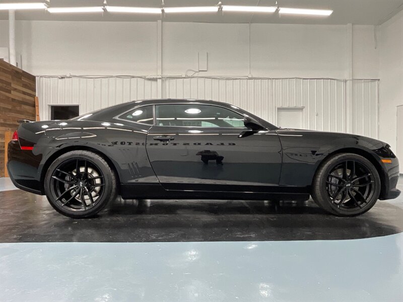 2015 Chevrolet Camaro SS Coupe 2Dr / 6.2L V8 / 6-SPEED / 53K MILES  / LOCAL CAR / Excel Cond - Photo 4 - Gladstone, OR 97027