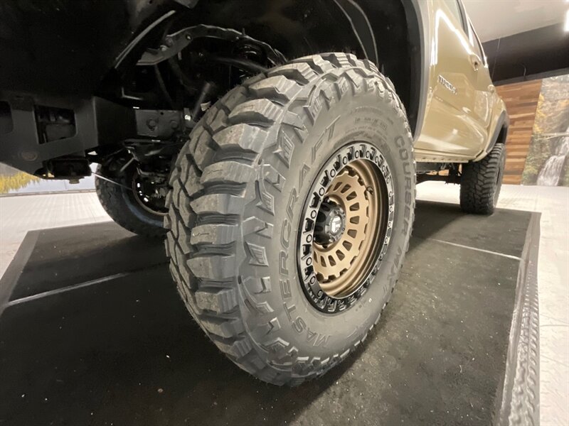 2017 Toyota Tacoma 4x4 TRD Off-Road / Technology Pkg / LIFTED LIFTED  /ARB BUMPER / Sunroof / Navigation & Backup Camera / CRAWL CONTROL / Sunroof / NEW LIFT KIT w/ NEW 35 " MUD TIRES & NEW FUEL WHEELS / SHARP & CLEAN !! - Photo 23 - Gladstone, OR 97027